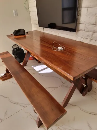 Mesa de Madeira maciça