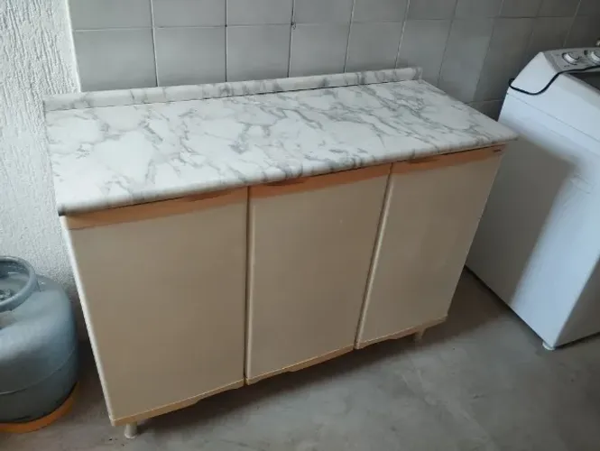 Balcão de Cozinha 3 Portas Colormaq com Tampo Marmorizado - Ótimo Estado.
