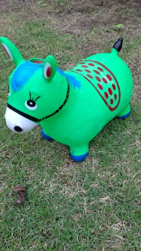 Cavalinho upa upa pula pula inflável 