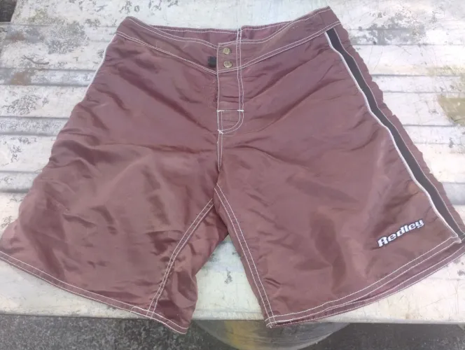 Vendo uma bermuda antiga da marca Redley