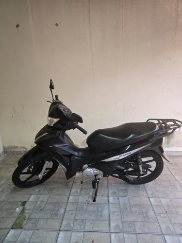 Vendo Avellos novinha moto zerada de tudo