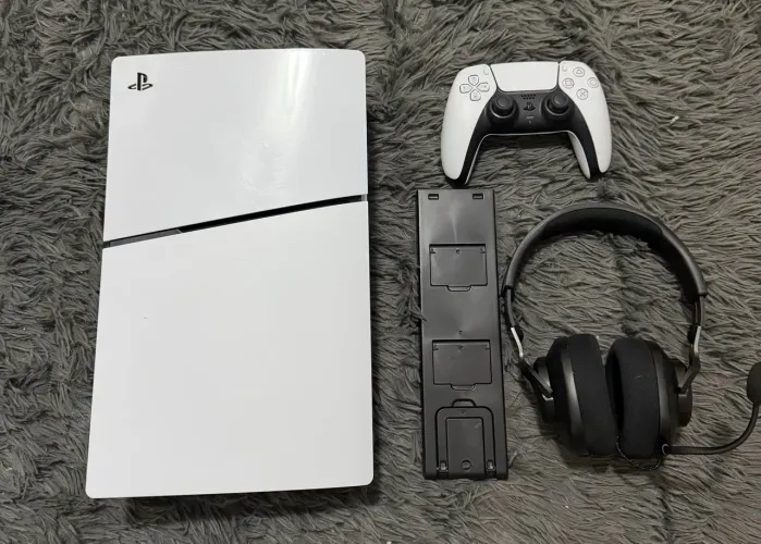 Playstation 5 slim 1TB mídia física + 1 controle + headset Jbl