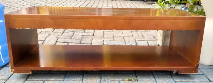 Mesa de Centro de Madeira - Design Minimalista
