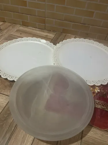 mudança duas formas plásticas um prato de luminária