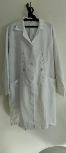 Jaleco bordado com renda 