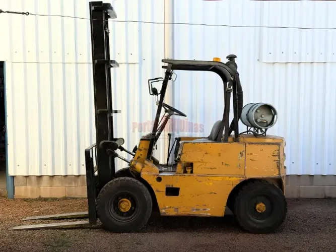 Empilhadeira Marca CLARK 2,5 Toneladas