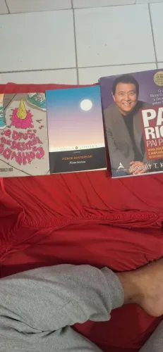 Kit 3 livros: Pai rico pai pobre + Noites brancas (Dostoievski) +O Deus que destrói sonhos