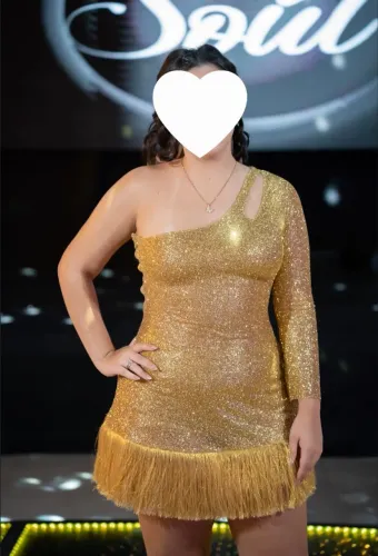 Vestido dourado abertura de pista 15 anos
