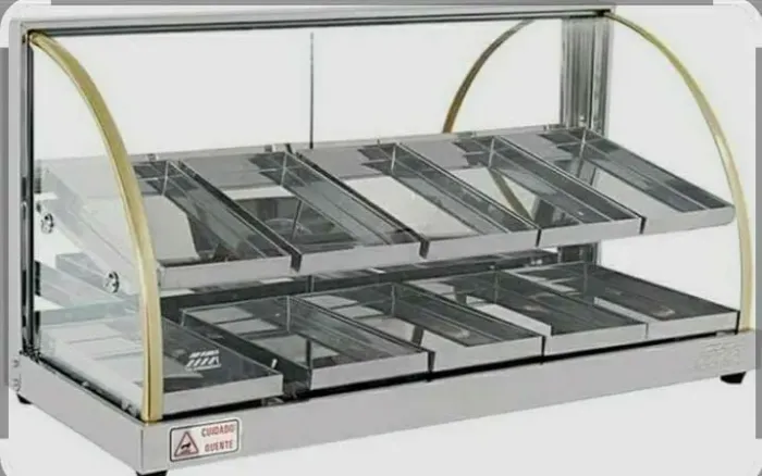 Estufa para salgados de 2 andares para 10 bandejas mas contei 8 bandejas.