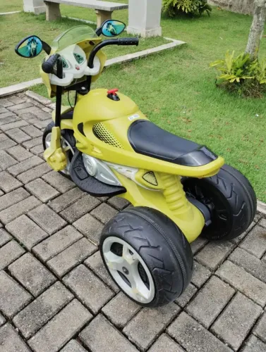 Moto elétrica infantil 