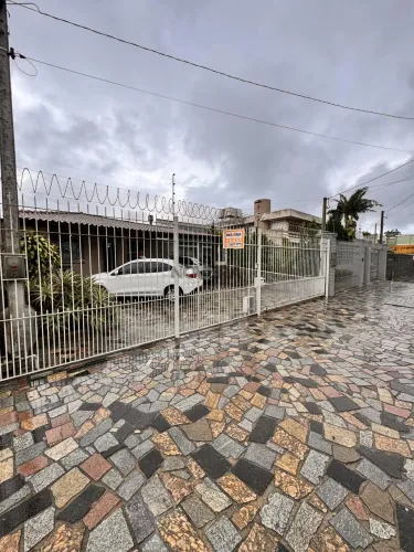Casa na Av. Fernando Osório