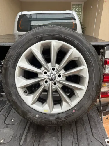 Vendo rodas com pneu BRIDGESTONE Aro 16 do Corolla GLI 2026