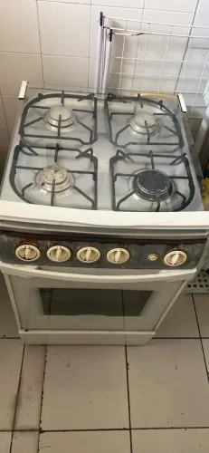 Vendo um fogão 4 bocas