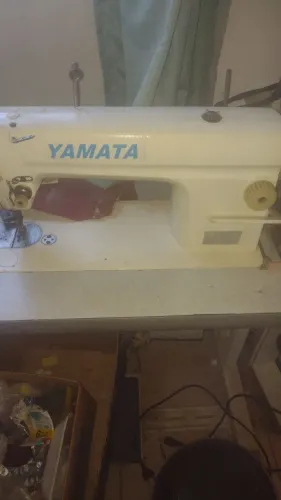 Máquina de costura Reta yamata 