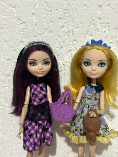 Lote Bonecas Ever After High - Enchanted Picnic (Raven Queen e Blondie Lockes)