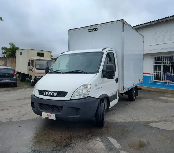 Modelo Iveco Daily City 30S13 2x3 Baú, medidas 70x2,20
