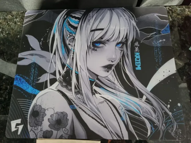 Mousepad de Vidro Kazemi - GLSSWRKS