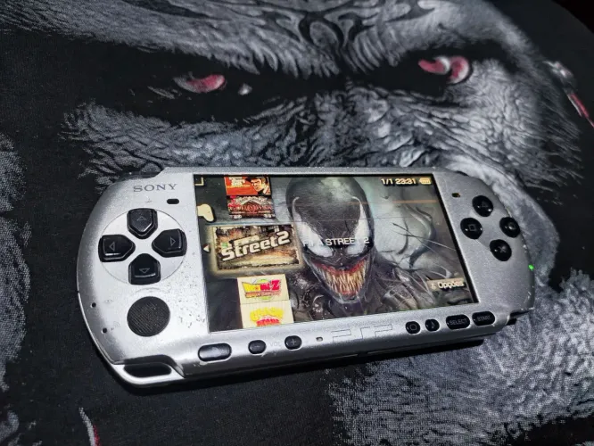 Psp Sony Silver 100 Jogos!So Curtir!