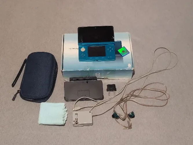Nintendo 3DS Aqua Blue Desbloqueado (64GB) + DSpico com 32GB
