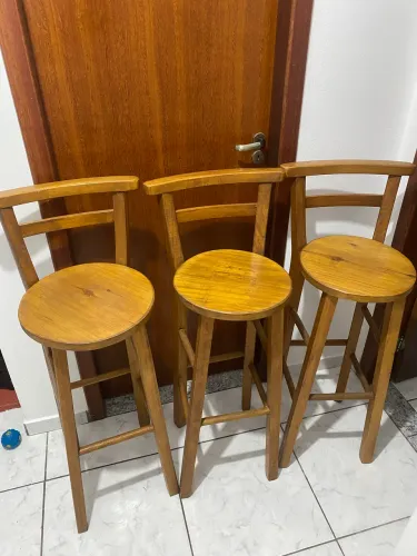 Kit com 3 Banquetas/Bancos Altos de Madeira - Excelente Estado  
