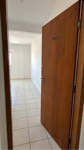 Aluga-se Apto de 2 QTS, na av leste Oeste