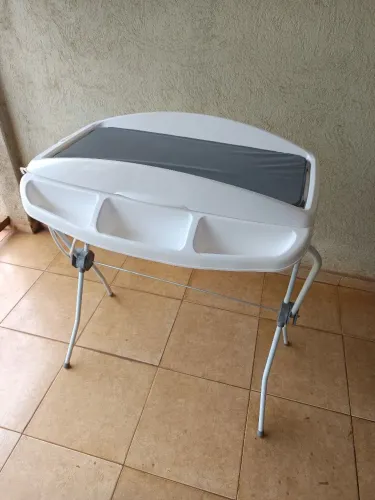 Suporte com banheira e trocador Kiddo