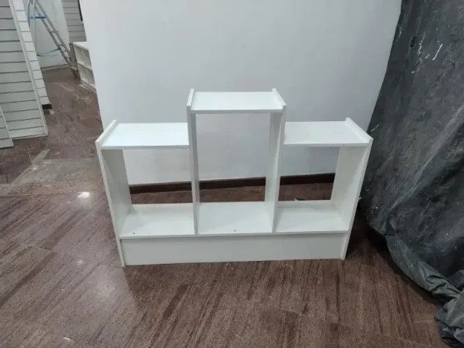 Expositor de perucas em mdf. (ARMÁRIO)