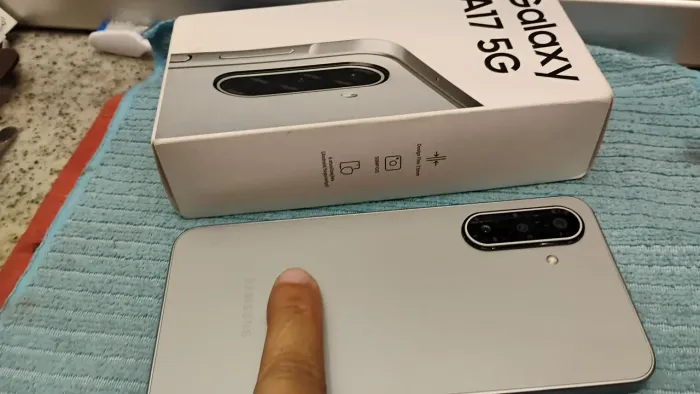 Samsung A17, 5g, 4g Ram, 126 de Armazenamento, acompanha nota fiscal, Caixa e carregador