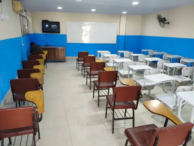 Aluguel de sala de aula para cursos palestras reuniões diária ou mensal. 
