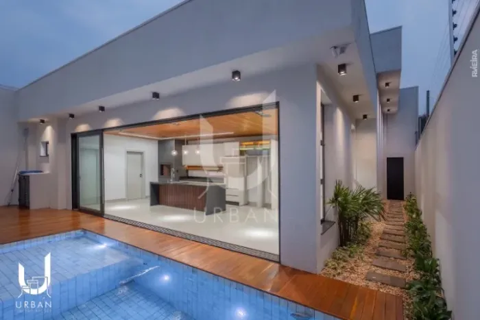 Linda casa com 03 suítes e piscina