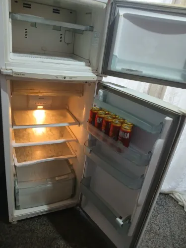 Estou vendendo uma geladeira perfeita condições por apenas r$ 700