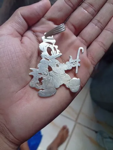 Pingente de prata maciço do pato Donald 
