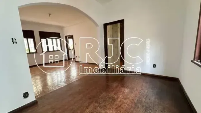 Grajaú - Apartamento de 170m²,  3 quartos sendo 1 suíte e 3 banheiros,1 varanda e 2 vagas 