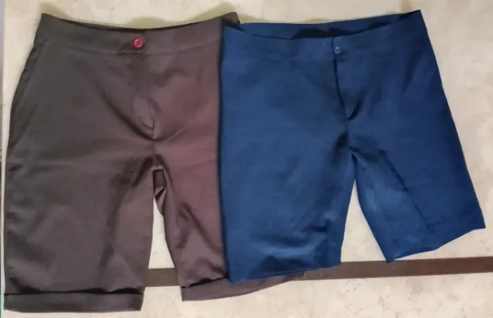 2 Bermudas Desapego Usadas Estilo Alfaiataria GG Marrom e XGG Azul Marinho