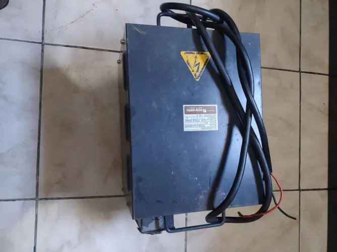 Transformador de Energia Ryobi bicolor