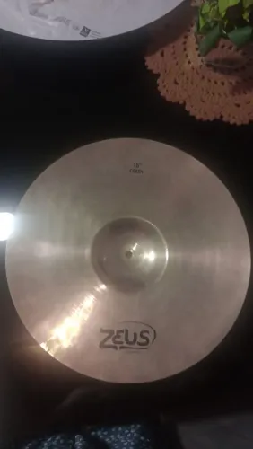 Prato Zeus ótimo som em ótimo estado de uso 
