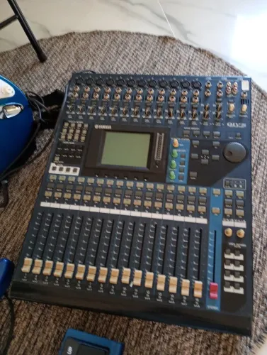 Mesa de som Yamaha 01v Digital excelente muito barata 