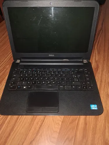 Notebook Dell usado, sem bateria,acompanha apenas o carregador original!