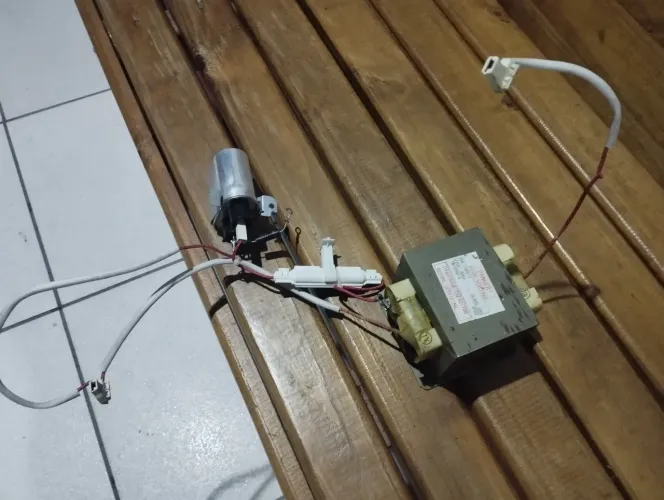 Transformador + capacitor + fusível + diodo para micro ondas Philco pm 021t, 127v.