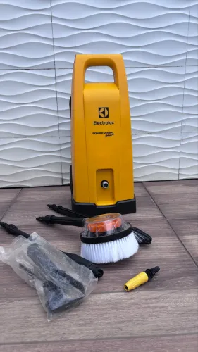 Lavadora Alta Pressão Electrolux Power Wash Plus 1450W 1800 PSI Bico Turbo 220V EWS31