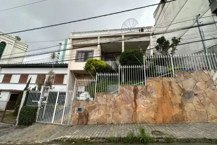 OPORTUNIDADE NO BOM PASTOR | CASA AMPLA + EXCELENTE POTENCIAL PARA INVESTIMENTO