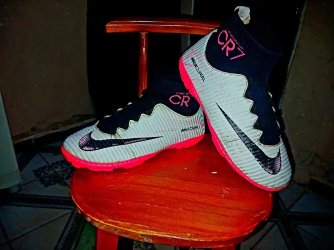 chuteira Nike mercurial do CR7 baratinha pra vender logo!!!!!