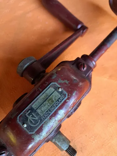 Furadeira antiga manual 