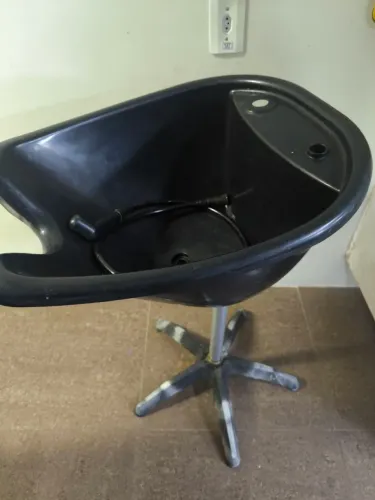 Lavatório Portátil Móvel Para Salão/Barbearia modelo cuba preta com base giratória -PG
