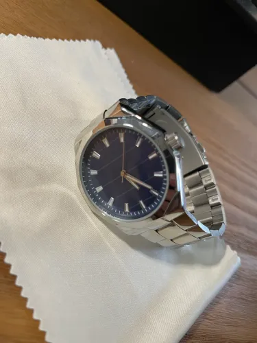 Relógio elegante fundo azul 40mm
