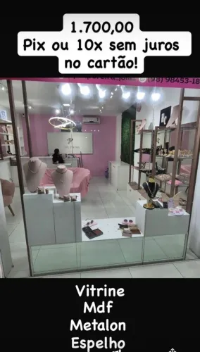 Vitrine em ESPELHO, METALON E MDF