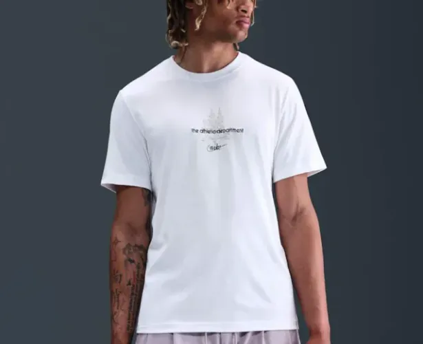 Camiseta Nike Sportswear SSNL Club Masculina G