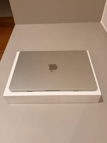 MacBook Air M2 8GB 256GB 13.6 dourado