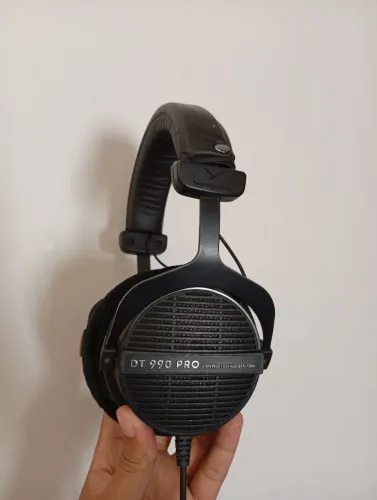 beyerdynamic DT 990 PRO 250 ohm - Edição Limitada (Preto, Cabo Reto)