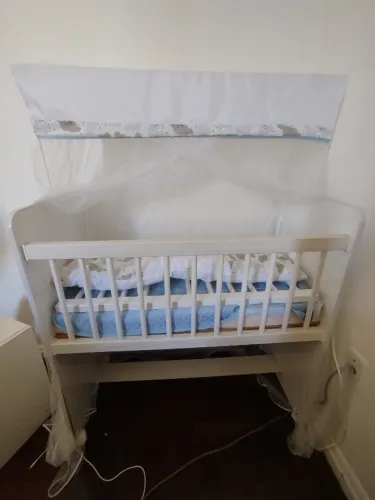 Mini Berço Bed Side Doce Encanto Com Colchão E Grade Móvel 91x88cm Cor branco Convencional